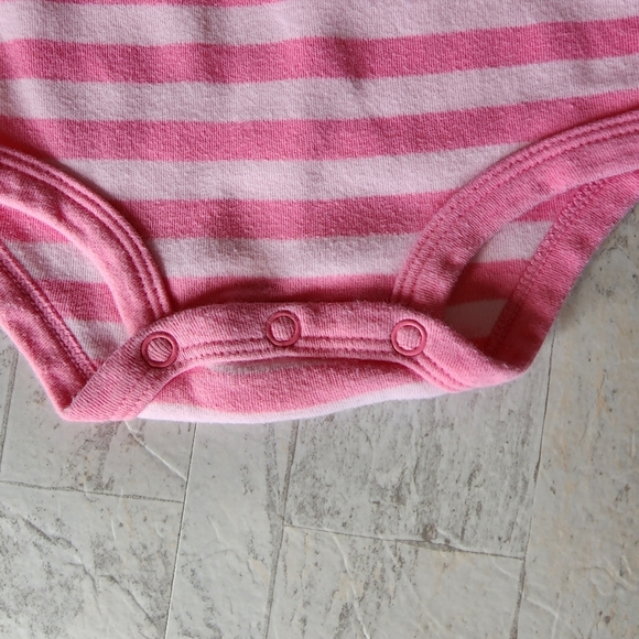 Carter's pink bodysuits with butterflies (set of 2) Size 3 mo - Picture 9 of 13